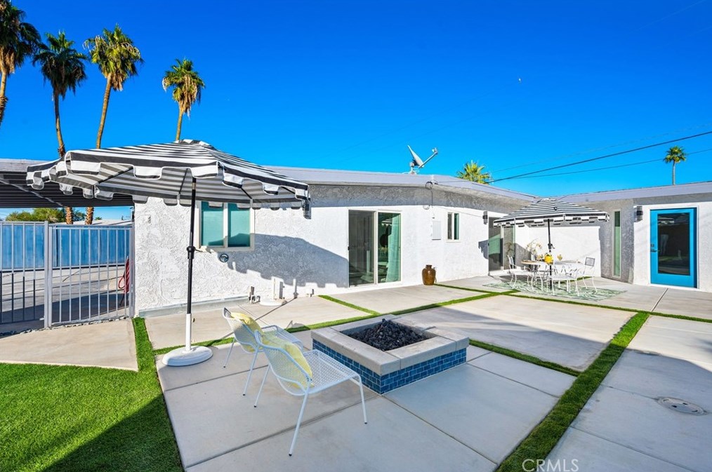 38855 Paradise Way, Cathedral City CA  92234-2356 exterior