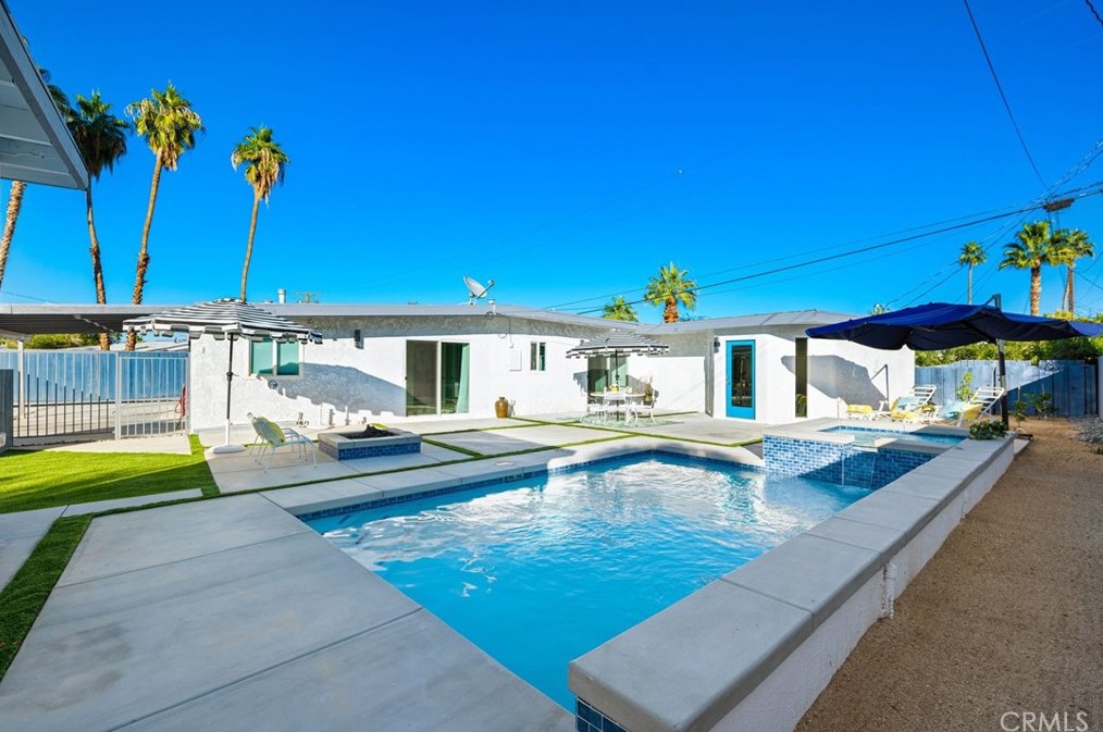 38855 Paradise Way, Cathedral City CA  92234-2356 exterior