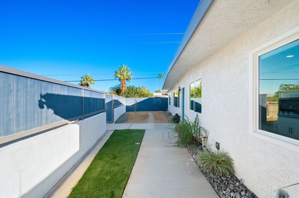 38855 Paradise Way, Cathedral City CA  92234-2356 exterior
