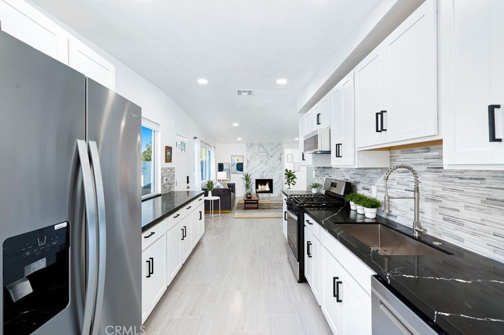 38855 Paradise Way, Cathedral City CA  92234-2356 exterior
