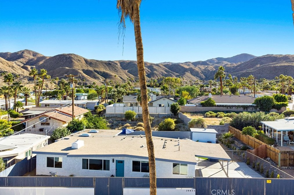 38855 Paradise Way, Cathedral City CA  92234-2356 exterior