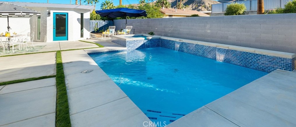 38855 Paradise Way, Cathedral City CA  92234-2356 exterior