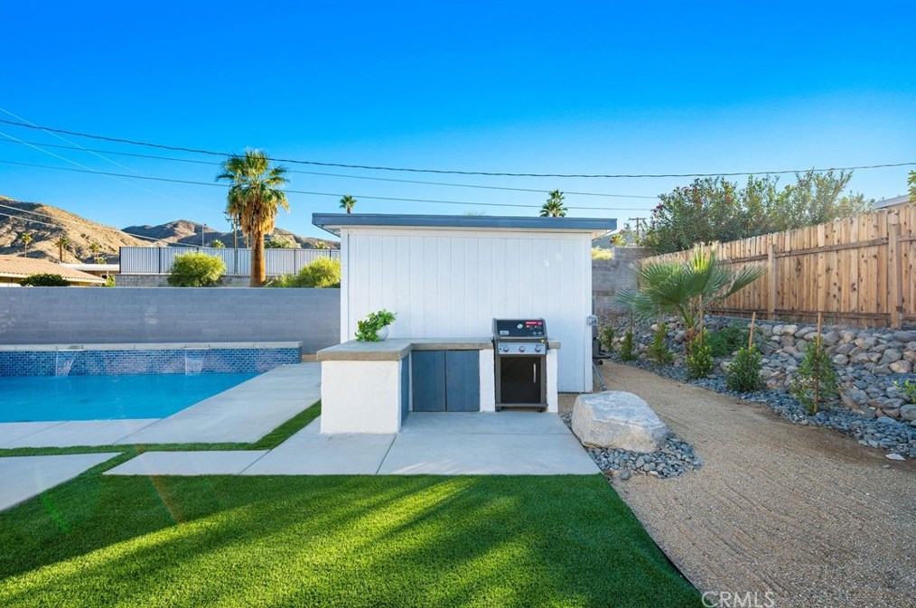 38855 Paradise Way, Cathedral City CA  92234-2356 exterior