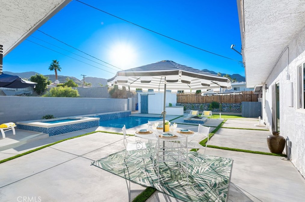 38855 Paradise Way, Cathedral City CA  92234-2356 exterior