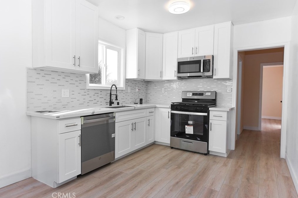 7032 Crebs Ave, Los Angeles CA  91335-4024 exterior