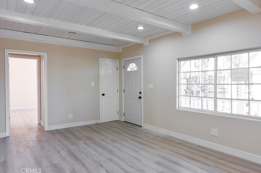 7032 Crebs Ave, Los Angeles CA  91335-4024 exterior