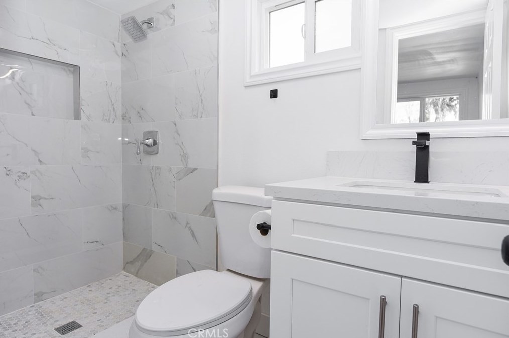 7032 Crebs Ave, Los Angeles CA  91335-4024 exterior