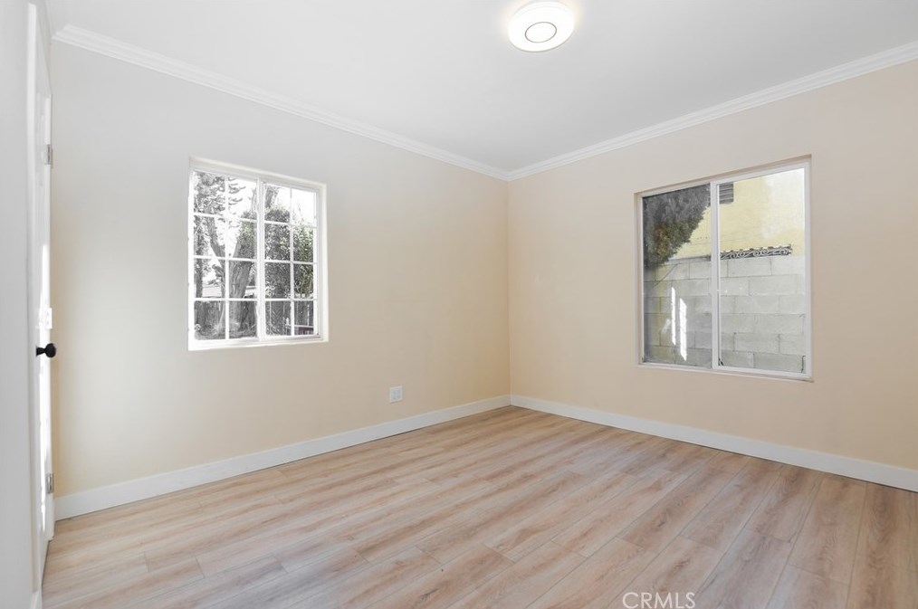 7032 Crebs Ave, Los Angeles CA  91335-4024 exterior