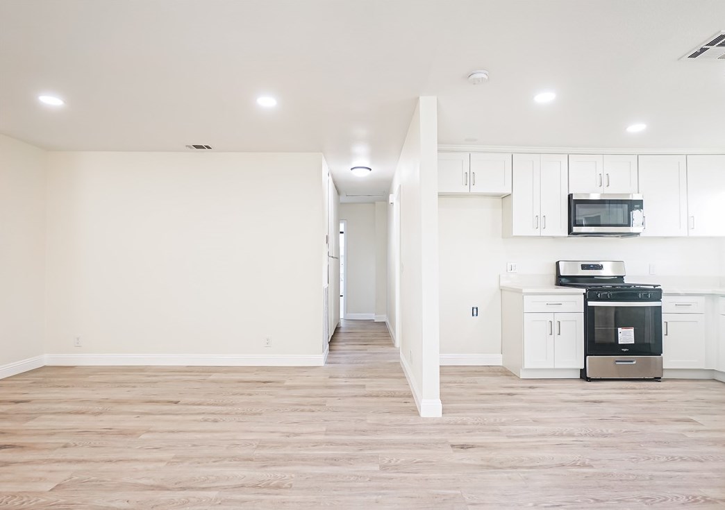 8898 8th Ave, Hesperia CA  92345-3963 exterior