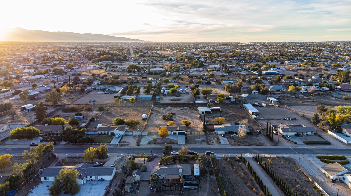 8898 8th Ave, Hesperia CA  92345-3963 exterior