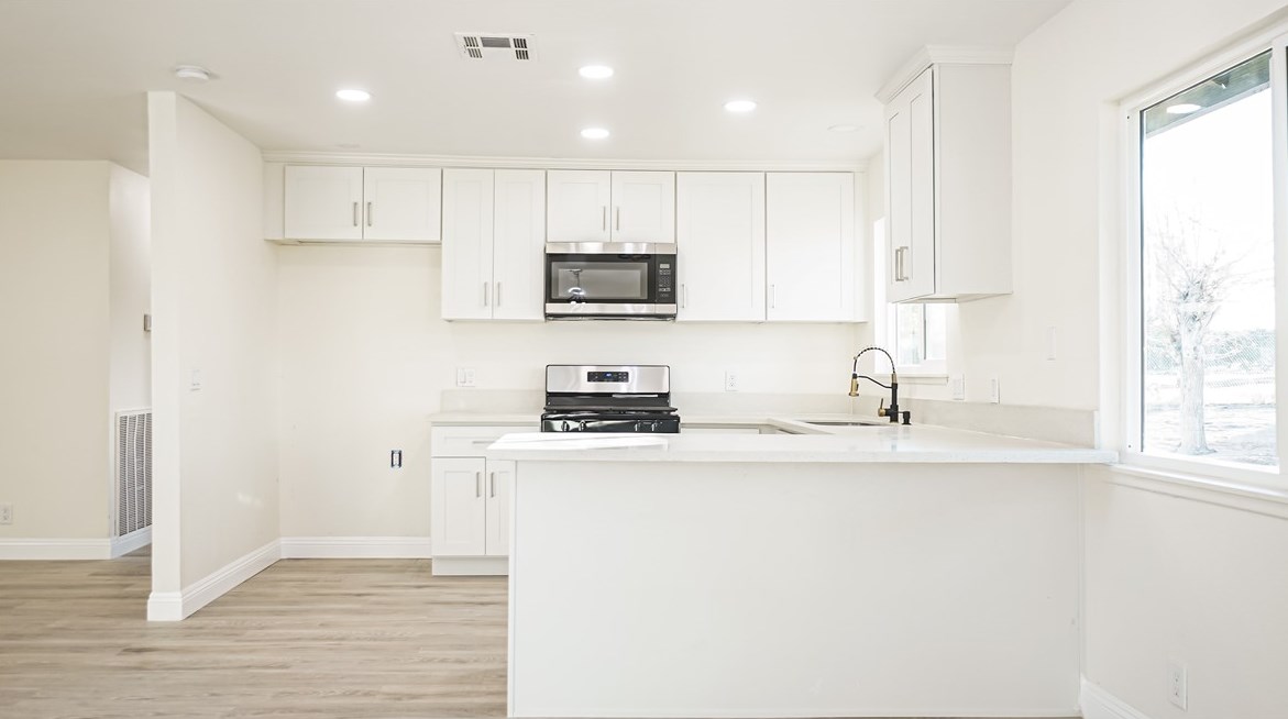 8898 8th Ave, Hesperia CA  92345-3963 exterior