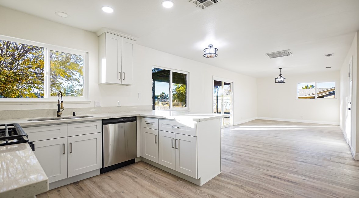 8898 8th Ave, Hesperia CA  92345-3963 exterior