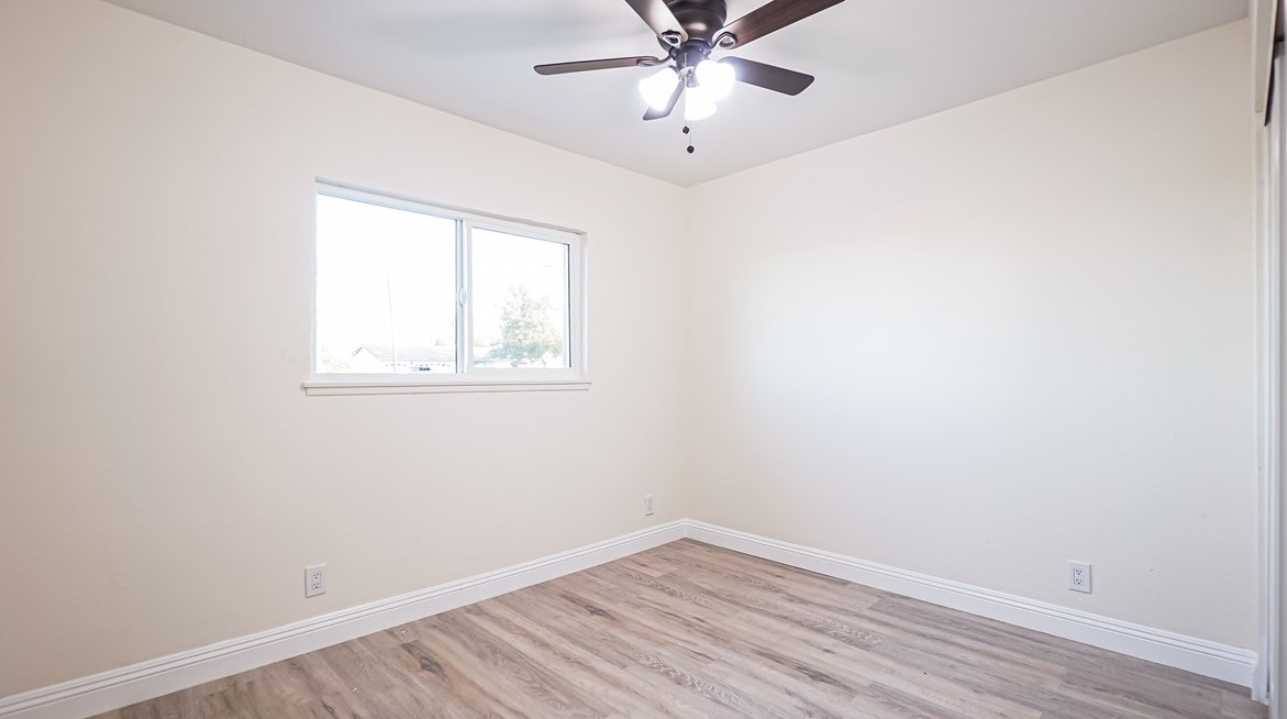 8898 8th Ave, Hesperia CA  92345-3963 exterior