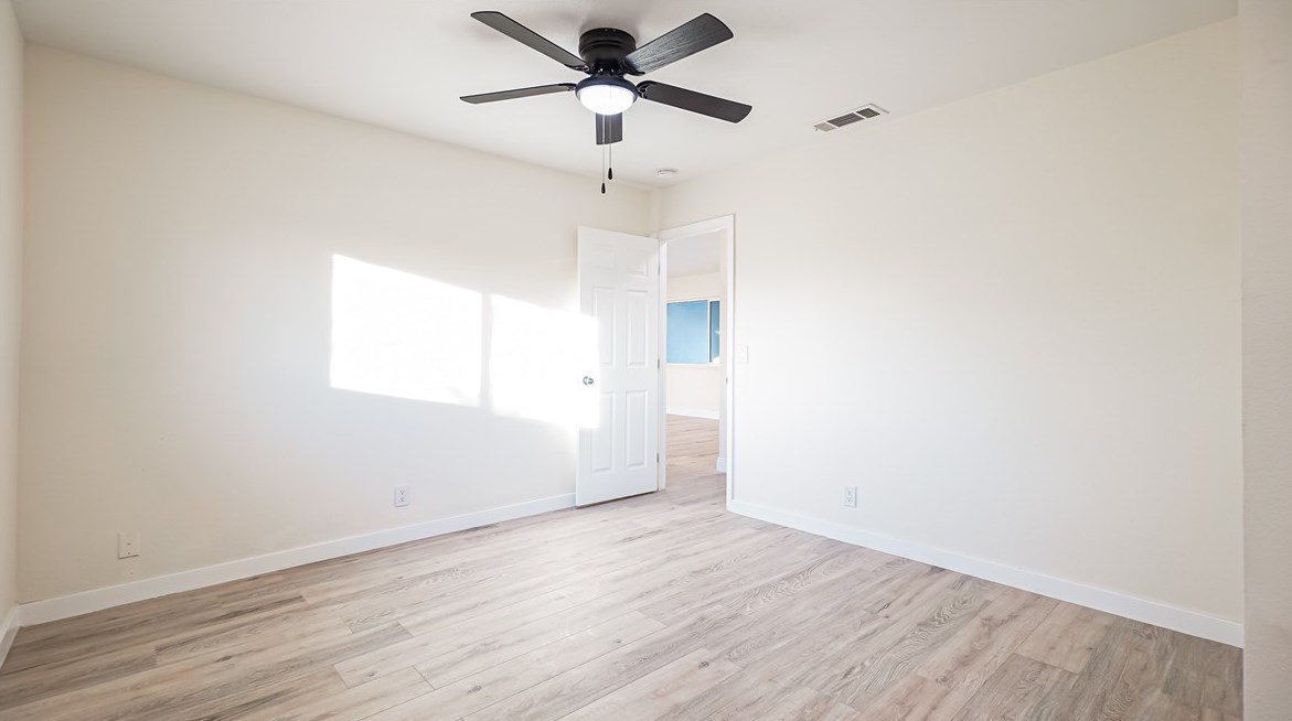 8898 8th Ave, Hesperia CA  92345-3963 exterior