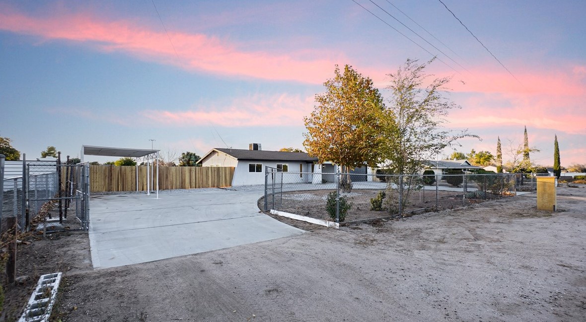 8898 8th Ave, Hesperia CA  92345-3963 exterior