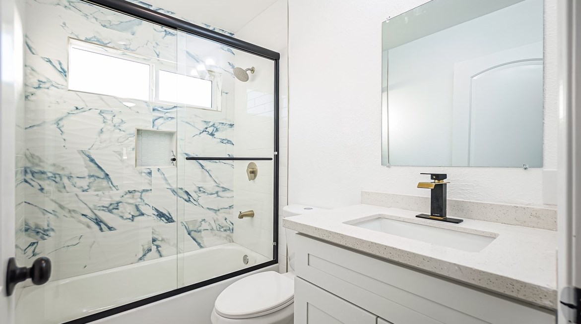 8898 8th Ave, Hesperia CA  92345-3963 exterior