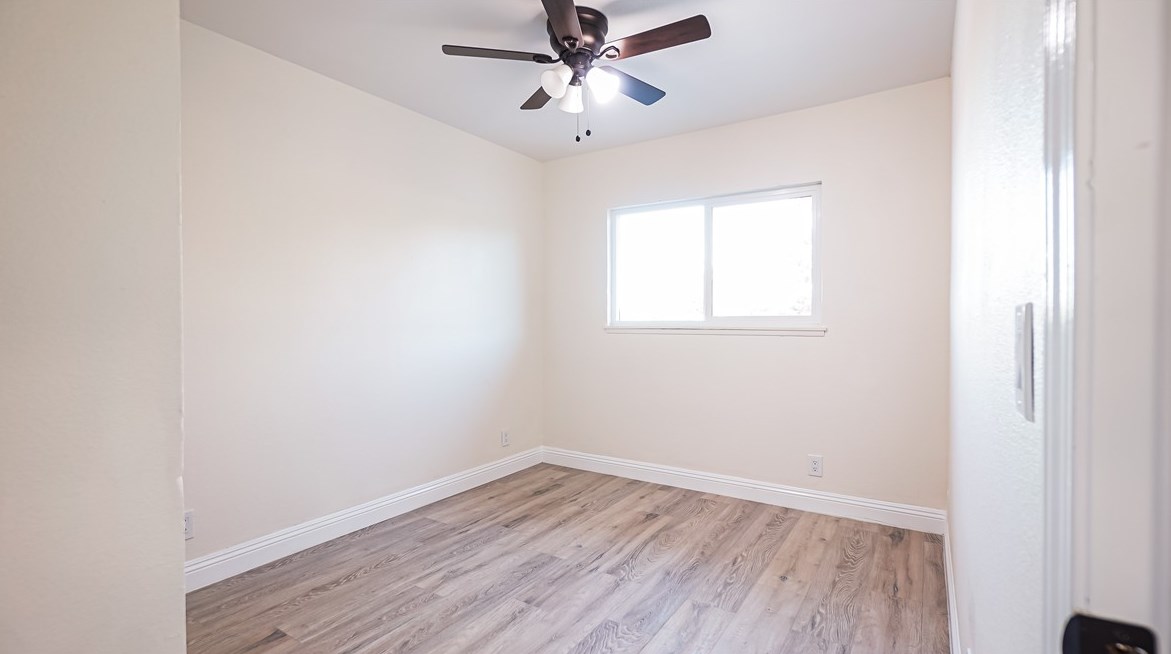 8898 8th Ave, Hesperia CA  92345-3963 exterior