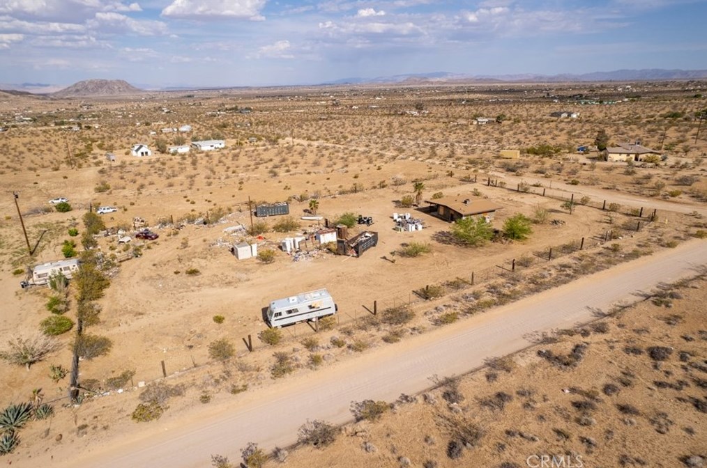 2633 Kickapoo Trl, Yucca Valley CA 92285-3419 exterior