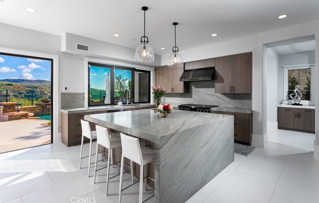 12 Clearview, Newport Beach CA  92657-1518 exterior