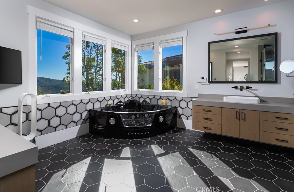 12 Clearview, Newport Beach CA  92657-1518 exterior