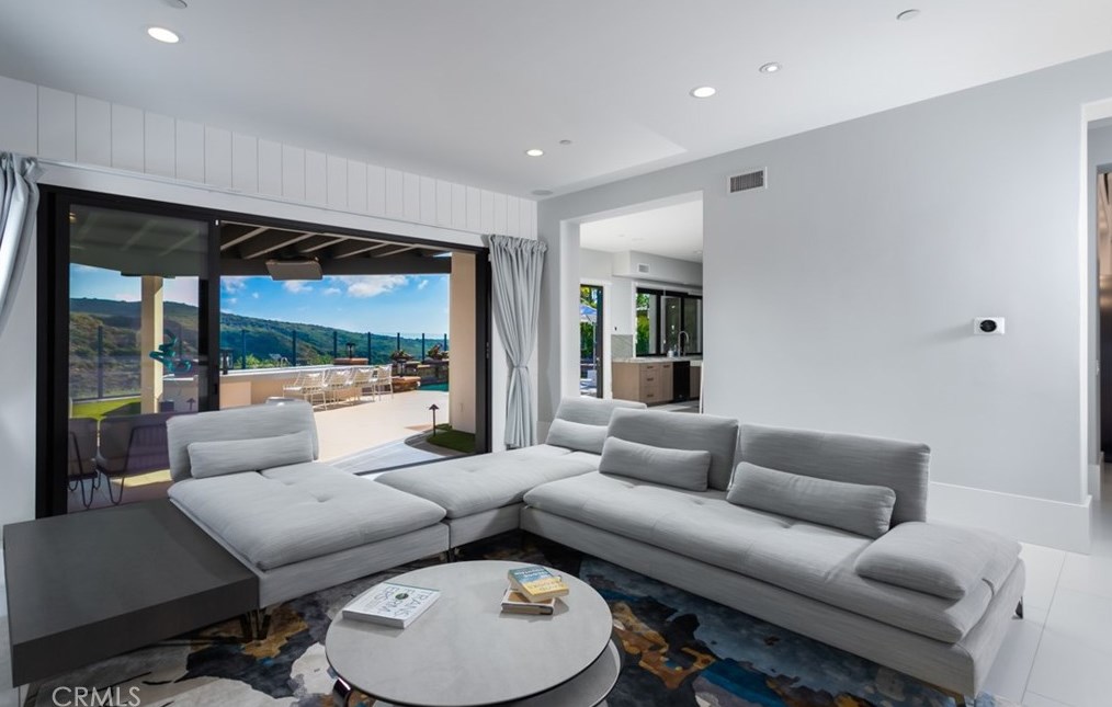 12 Clearview, Newport Beach CA  92657-1518 exterior