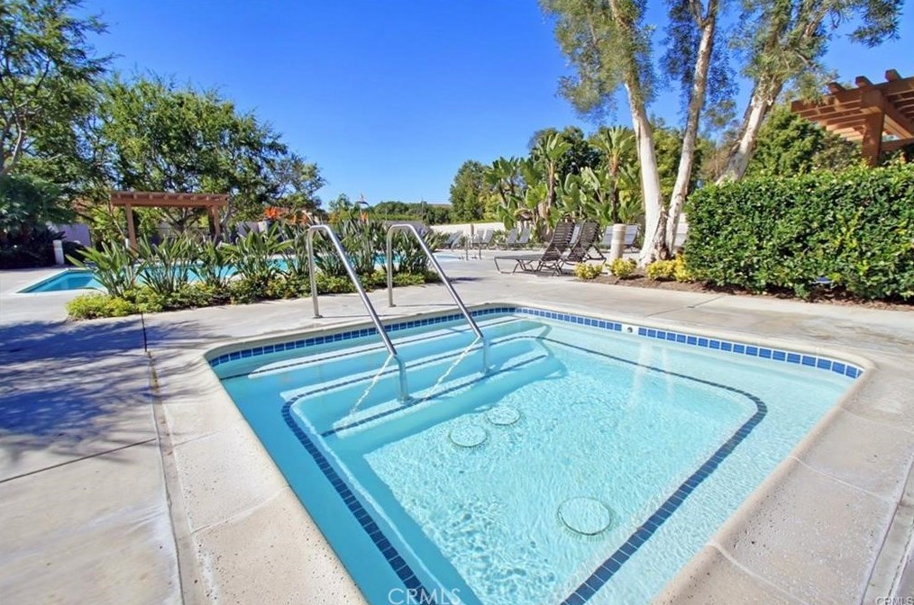 40 Wellesley, Irvine CA  92612-2643 exterior