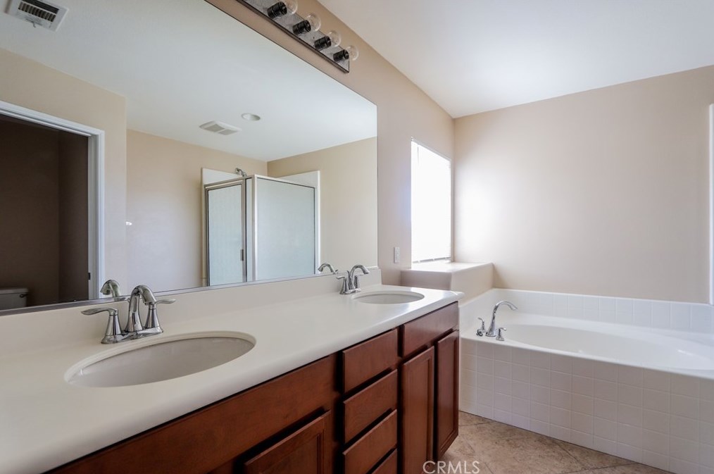 27212 Golden Field Ct, Moreno Valley CA  92555-4539 exterior