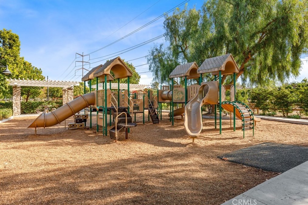 15510 Sonora St, Tustin CA  92782-1936 exterior
