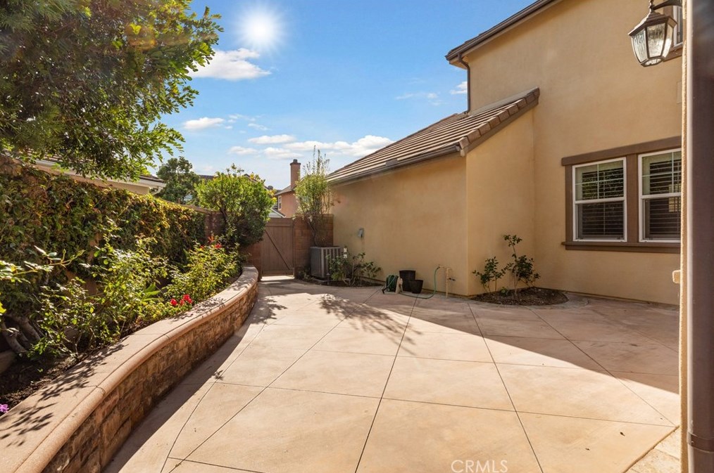 15510 Sonora St, Tustin CA  92782-1936 exterior