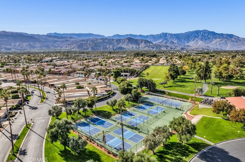 73450 Country Club Dr, Palm Desert CA  92260-8601 exterior