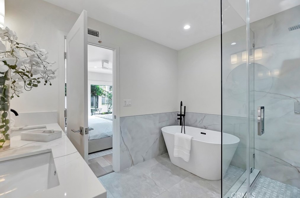 11 Whitewood Way, Irvine CA  92612-2722 exterior