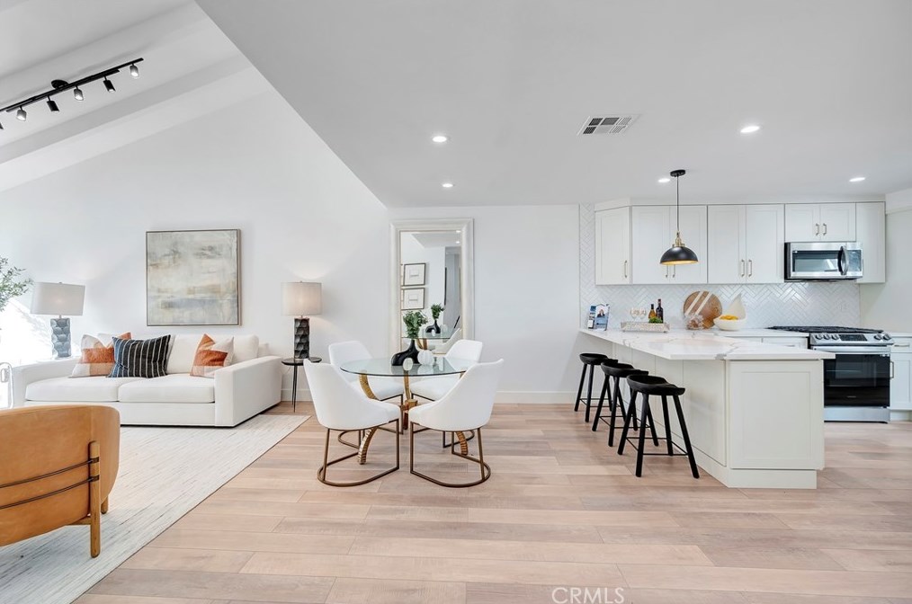 11 Whitewood Way, Irvine CA  92612-2722 exterior