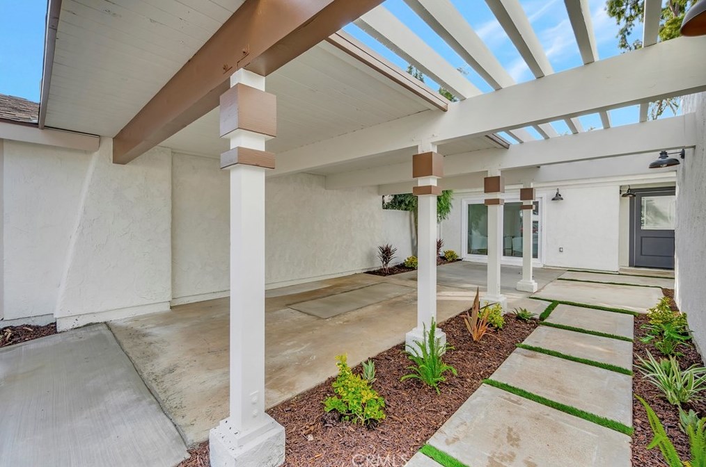 11 Whitewood Way, Irvine CA  92612-2722 exterior