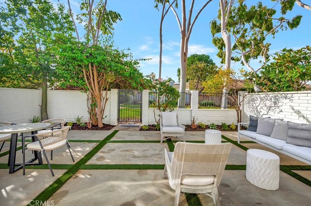 11 Whitewood Way, Irvine CA  92612-2722 exterior