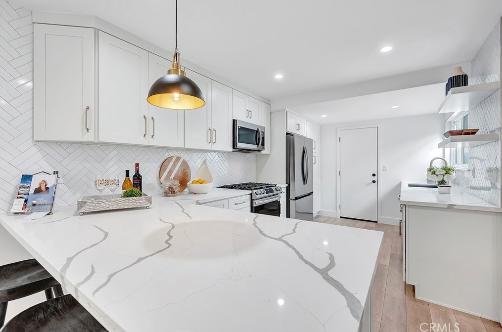 11 Whitewood Way, Irvine CA  92612-2722 exterior