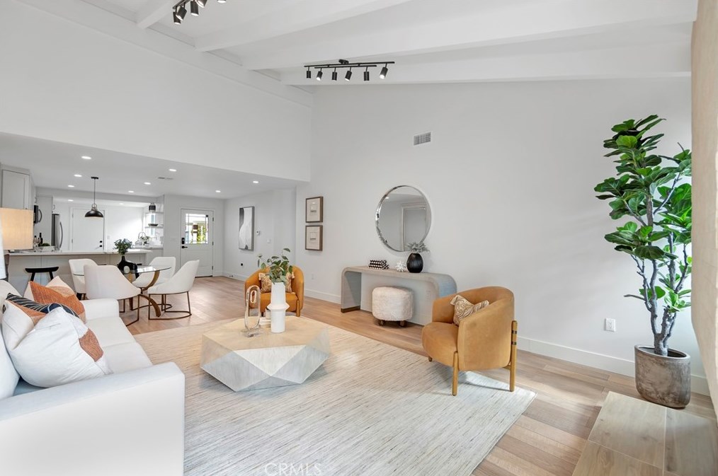 11 Whitewood Way, Irvine CA  92612-2722 exterior