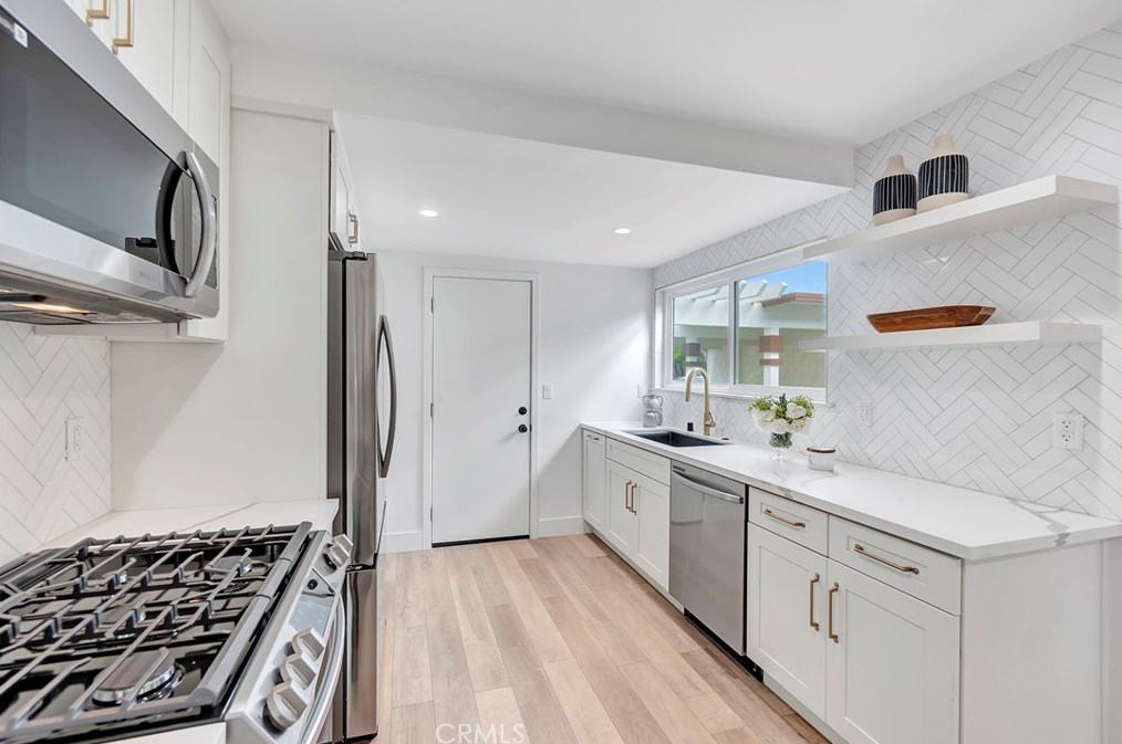 11 Whitewood Way, Irvine CA  92612-2722 exterior