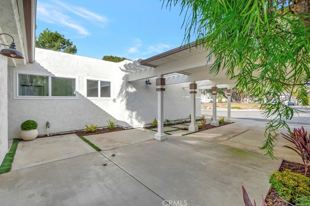 11 Whitewood Way, Irvine CA  92612-2722 exterior