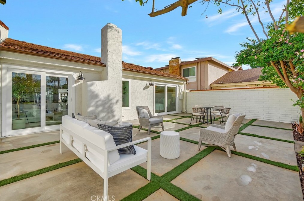 11 Whitewood Way, Irvine CA  92612-2722 exterior