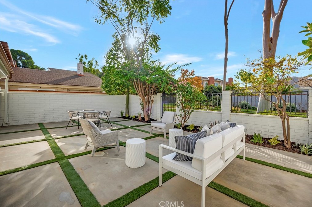 11 Whitewood Way, Irvine CA  92612-2722 exterior