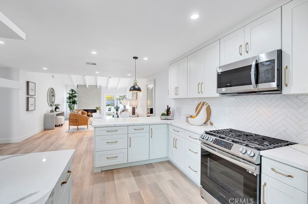 11 Whitewood Way, Irvine CA  92612-2722 exterior