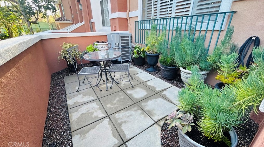 1405 Reggio Aisle, Irvine CA  92606-8879 exterior