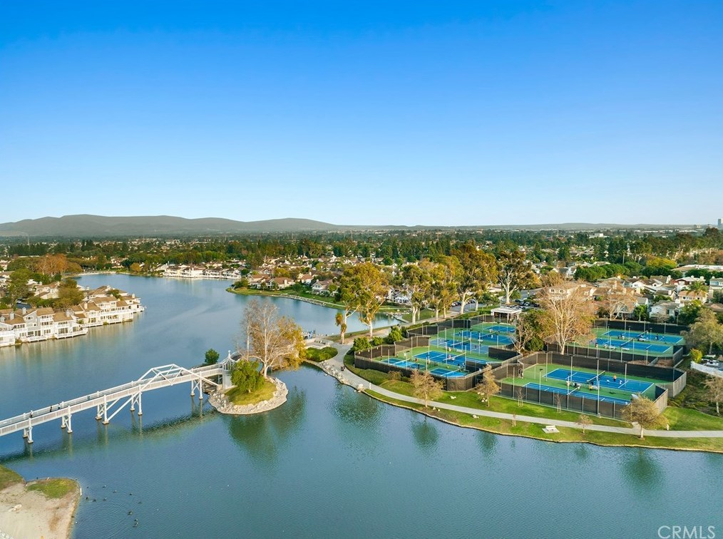 48 Sandpiper, Irvine CA  92604-3685 exterior