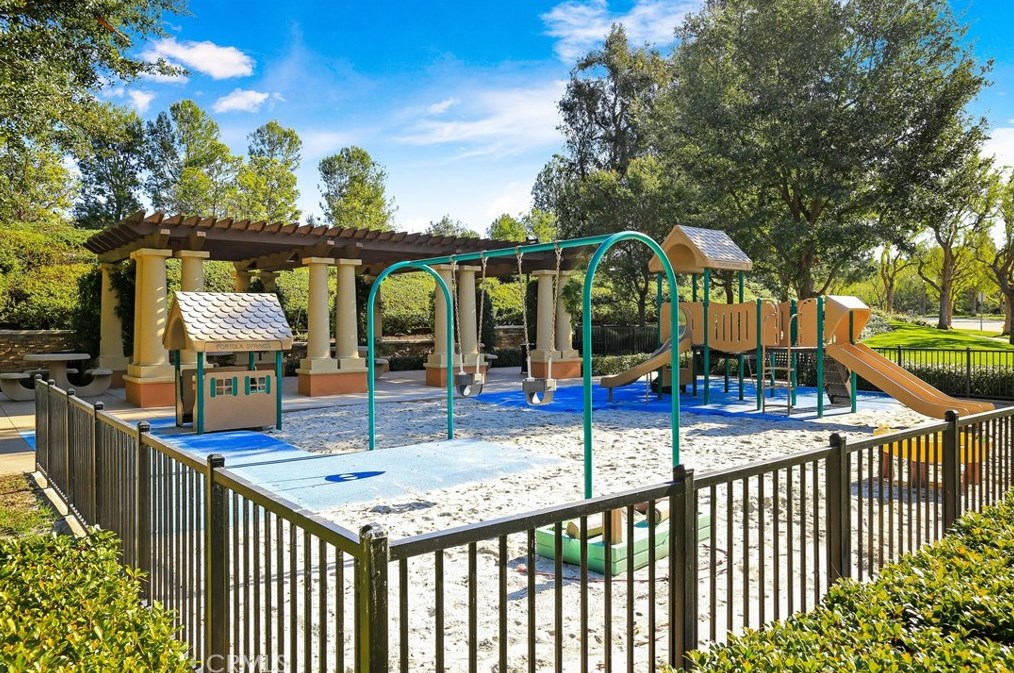 44 Pawprint, Irvine CA  92618-8862 exterior