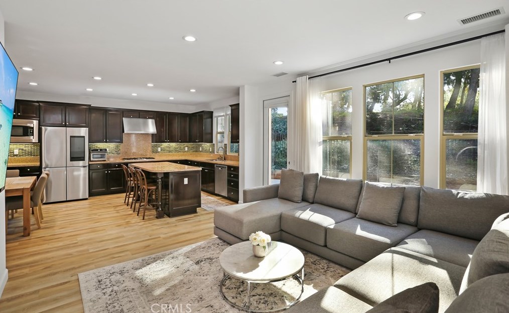 44 Pawprint, Irvine CA  92618-8862 exterior