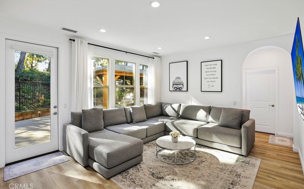 44 Pawprint, Irvine CA  92618-8862 exterior