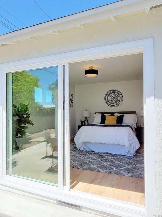 16141 Davis Ln, Huntington Beach CA  92649-2414 exterior