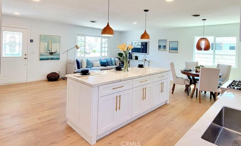 16141 Davis Ln, Huntington Beach CA  92649-2414 exterior