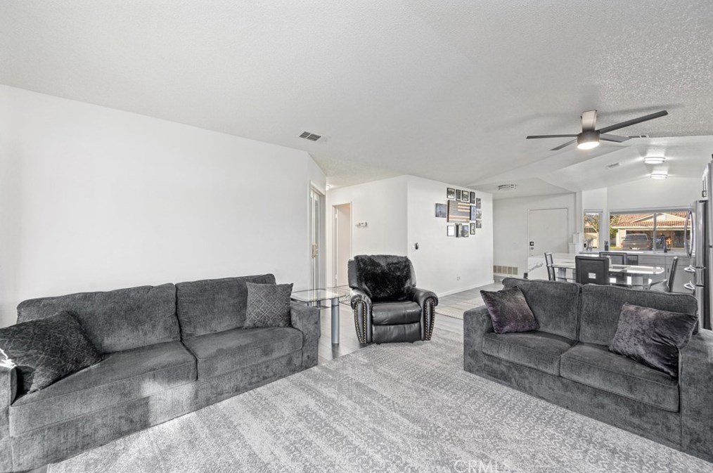 509 Cynthia St, Beaumont CA  92223-4743 exterior