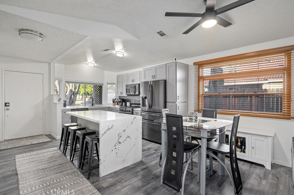 509 Cynthia St, Beaumont CA  92223-4743 exterior